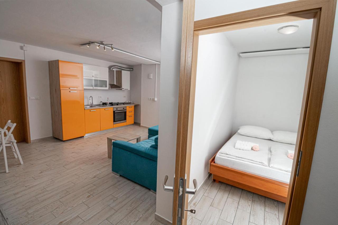 Sml Apartments 2 Izola Buitenkant foto