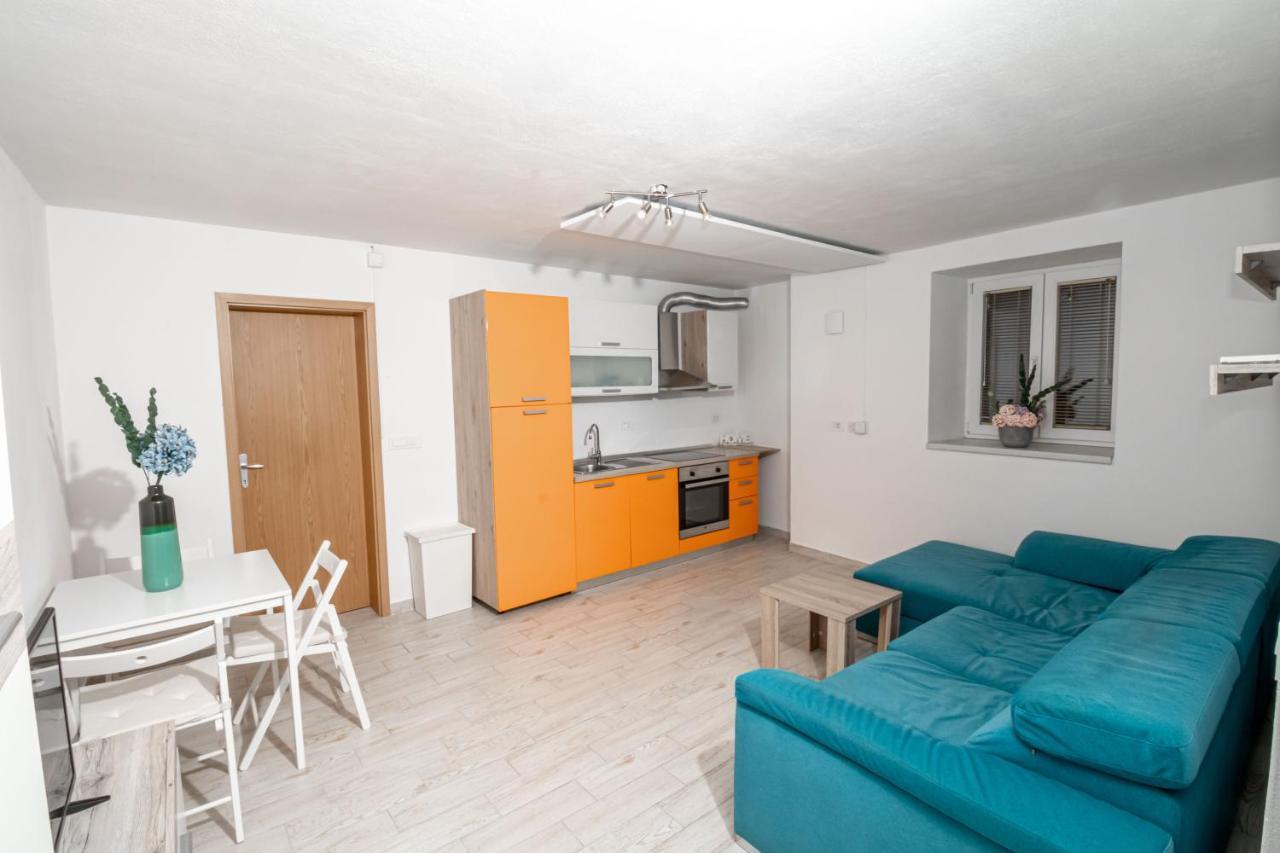 Sml Apartments 2 Izola Buitenkant foto
